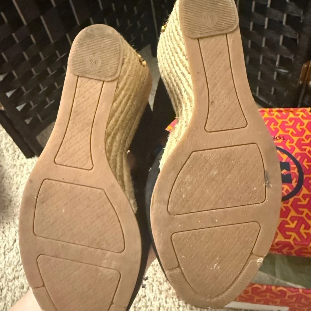 Tory Burch Black Sandals Criss-Cross Design
